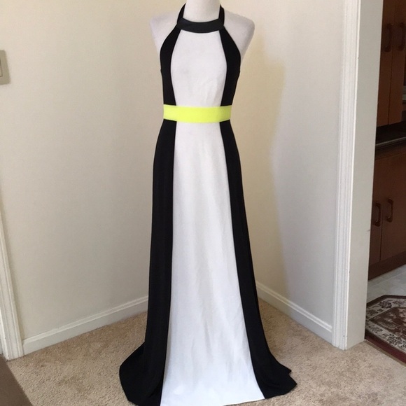 NWT! VINCE CAMUTO Size 4 white multi maxi dress